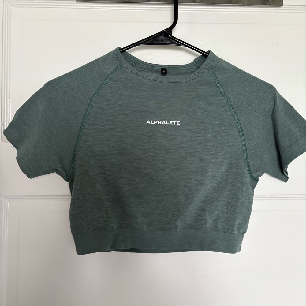 Alphalete Amplify Short Sleeve Crop Top